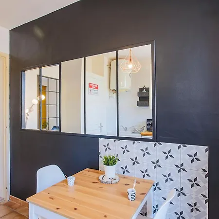 #4 Centre, Balcon, Vue Sur Corniche, Lumineux, Au Calme, Stationnement Facile & Gratuit Appartamento
