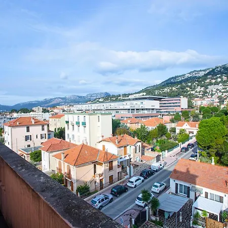 #4 Centre, Balcon, Vue Sur Corniche, Lumineux, Au Calme, Stationnement Facile & Gratuit *