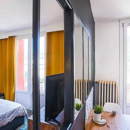 #4 Centre, Balcon, Vue Sur Corniche, Lumineux, Au Calme, Stationnement Facile & Gratuit Appartement *