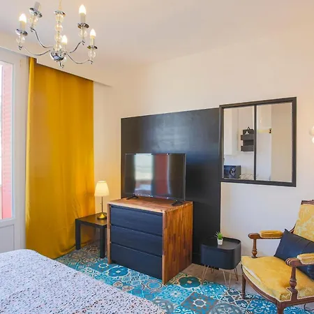 #4 Centre, Balcon, Vue Sur Corniche, Lumineux, Au Calme, Stationnement Facile & Gratuit