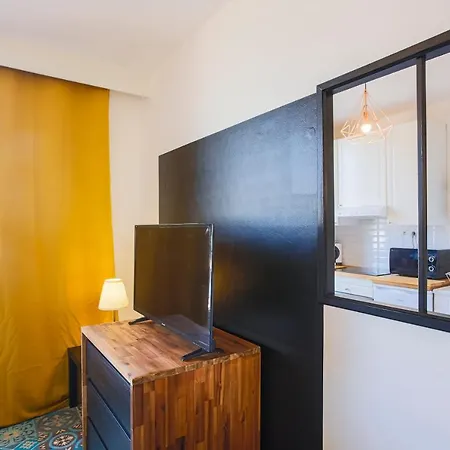Appartement #4 Centre, Balcon, Vue Sur Corniche, Lumineux, Au Calme, Stationnement Facile & Gratuit