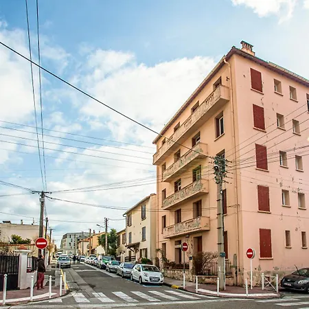 #4 Centre, Balcon, Vue Sur Corniche, Lumineux, Au Calme, Stationnement Facile & Gratuit Appartement